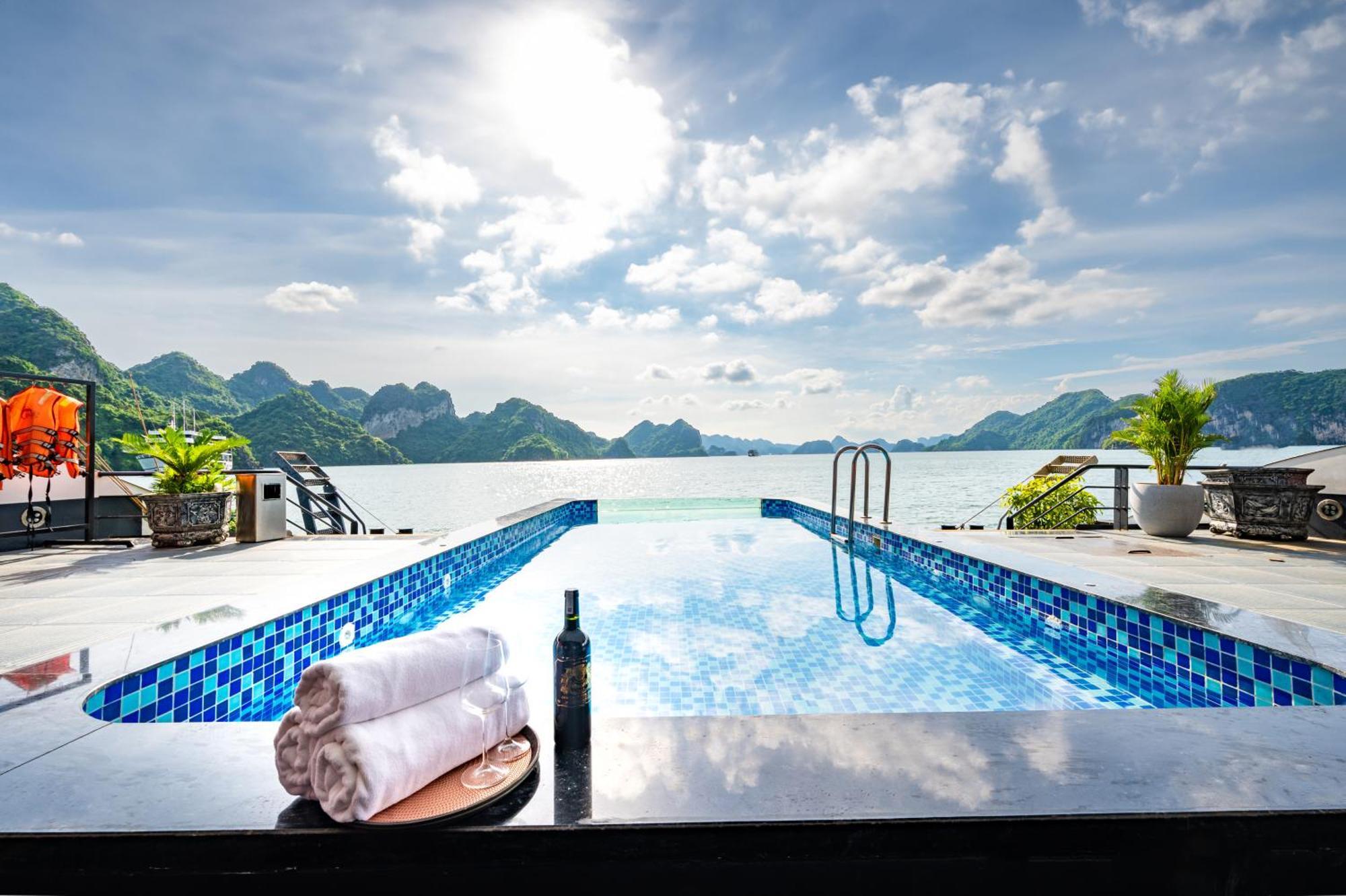 Velar Of The Sea Hotel Ha Long Exterior photo