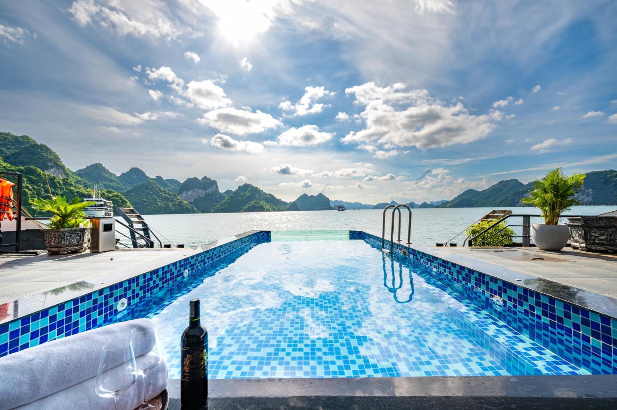 Velar Of The Sea Hotel Ha Long Exterior photo